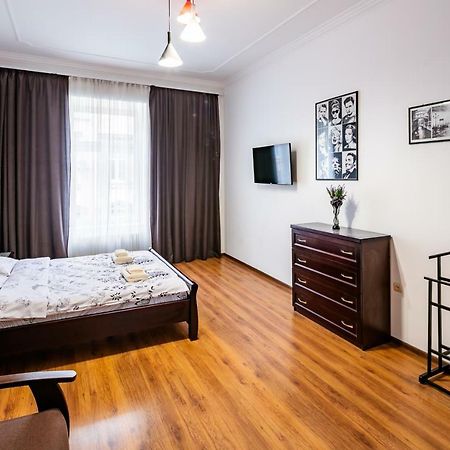 Bv Apartments Exquisite Лвив Екстериор снимка