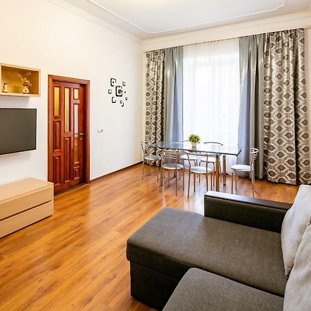 Bv Apartments Exquisite Лвив Екстериор снимка