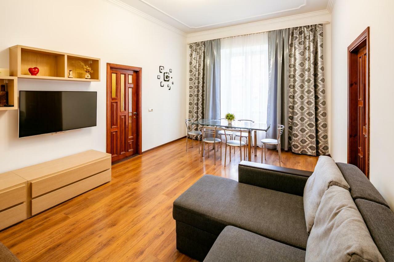 Bv Apartments Exquisite Лвив Екстериор снимка