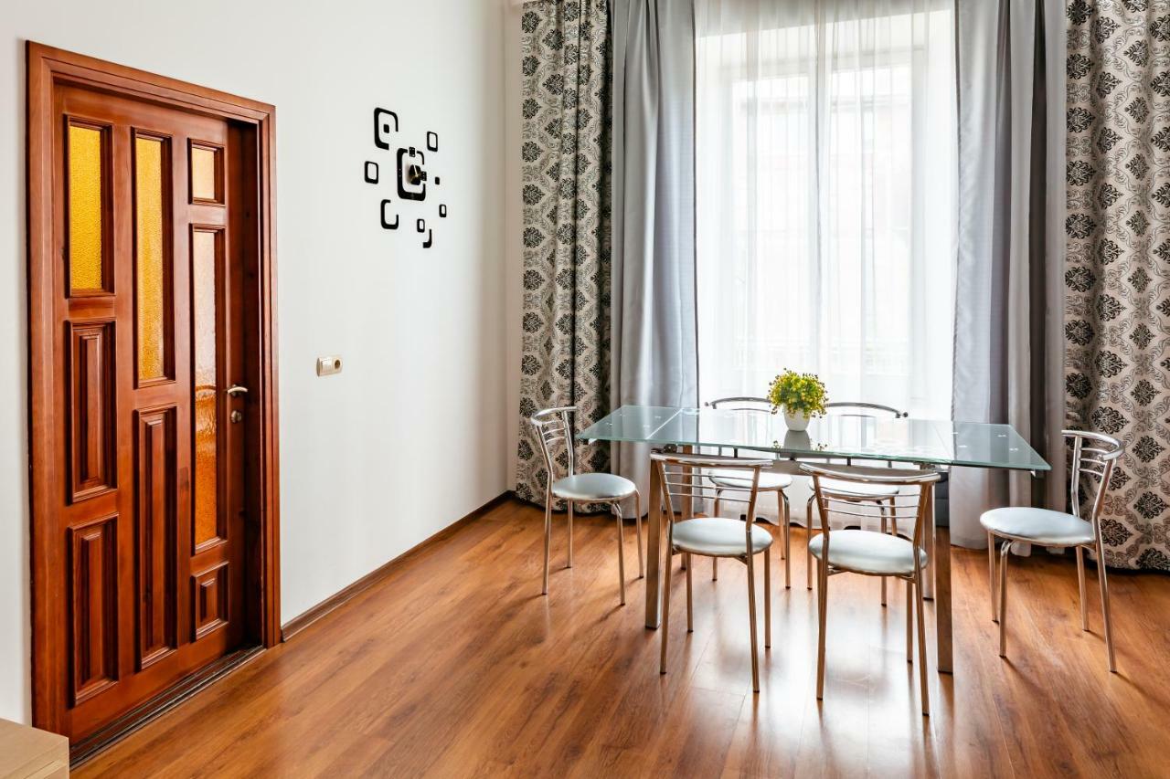 Bv Apartments Exquisite Лвив Екстериор снимка