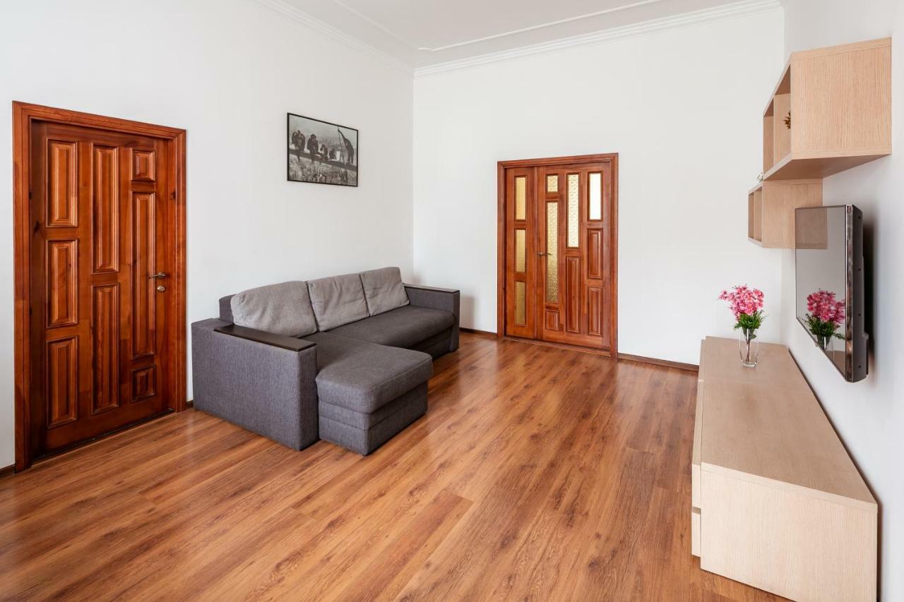 Bv Apartments Exquisite Лвив Екстериор снимка
